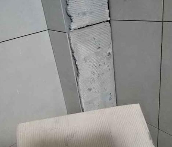 银州瓷砖空鼓维修公司分享下厨房瓷砖脱落的补救措施。